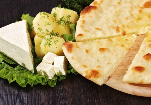 Картофджин – Осетинский пирог с сыром и картофелем