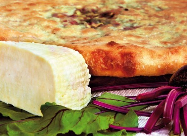 Цахараджин – Осетинский пирог со свекольной ботвой и сыром заказать с доставкой в Москве